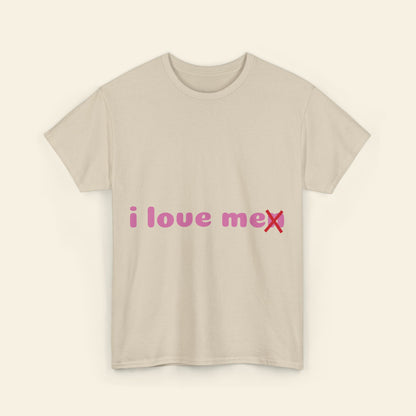 "i love me/n" graphic tee