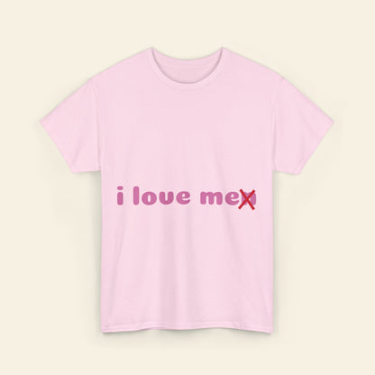 "i love me/n" graphic tee