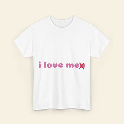 "i love me/n" graphic tee